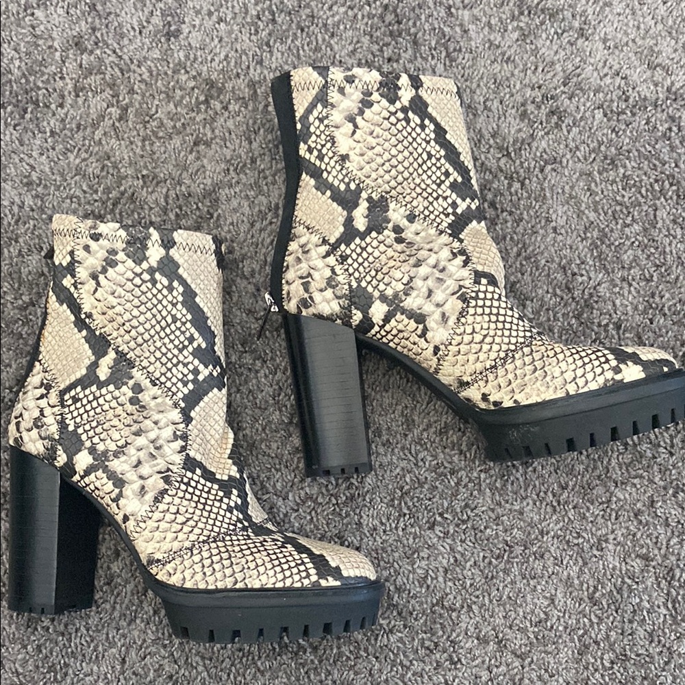 Snakeskin Patterned Women's Ankle Boots